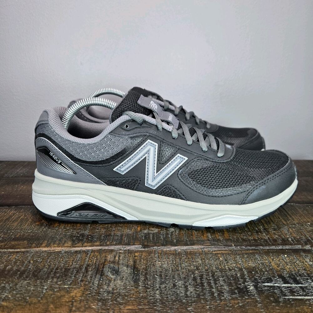NEW New Balance 1540v3 Mens Size 9 B Narrow Running Shoes M1540BK3